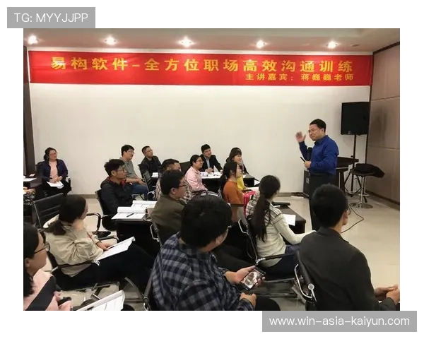 足球裁判在基层培训中引入情景化沟通与冲突化解课程，足球裁判训练